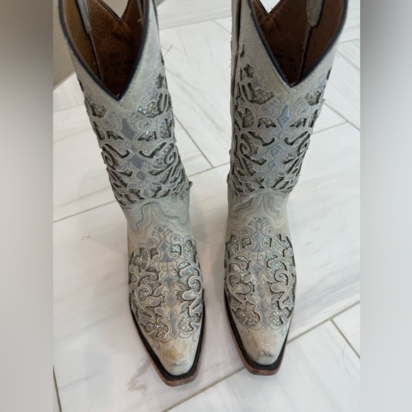 Chic Embroidered Gray Heeled Boots - Picture 1 of 2